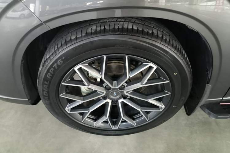 Used CHANGAN OSHAN Z6 2022 Blue Whale 1.5T DCT Smart Edition Urban Version Left Front Wheel Hub