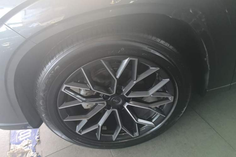 Used CHANGAN OSHAN Z6 2022 Blue Whale 1.5T DCT Smart Edition Left Front Wheel Hub