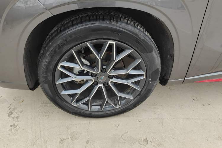 Used CHANGAN OSHAN Z6 2022 Blue Whale 1.5T DCT Smart Edition Urban Version Left Front Wheel Hub
