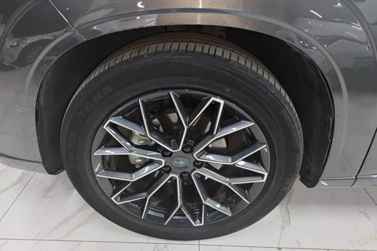 Used CHANGAN OSHAN Z6 2022 Blue Whale 1.5T DCT Smart Edition Urban Version Left Front Wheel Hub