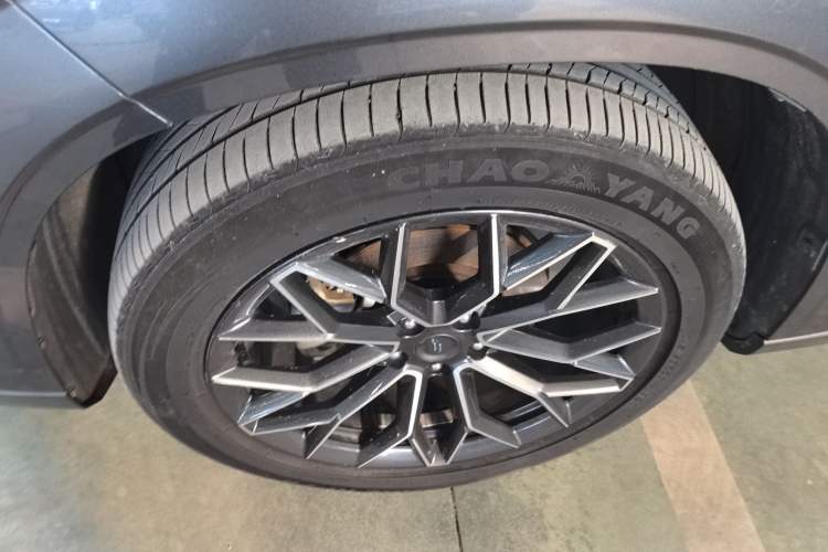 Used CHANGAN OSHAN Z6 2022 Blue Whale 1.5T DCT Smart Edition Left Front Wheel Hub