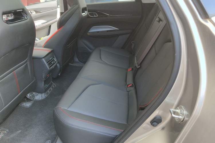 Used CHANGAN OSHAN Z6 2022 Blue Whale 1.5T DCT Smart Navigation Model Left Rear Seat