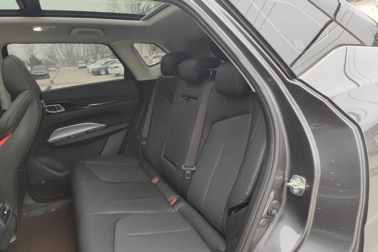 Used CHANGAN OSHAN Z6 2022 Blue Whale 1.5T DCT Smart Edition Urban Version Left Rear Seat