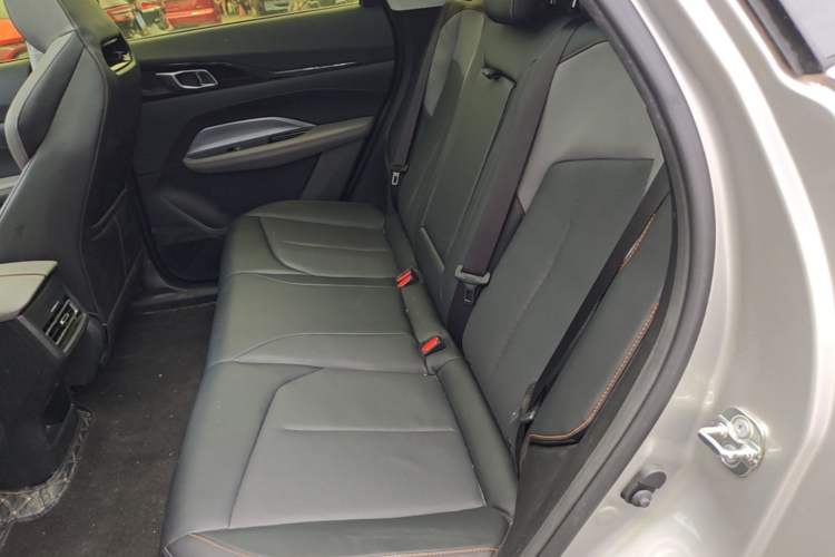 Used CHANGAN OSHAN Z6 2022 Blue Whale 1.5T DCT Smart Edition Urban Version Left Rear Seat