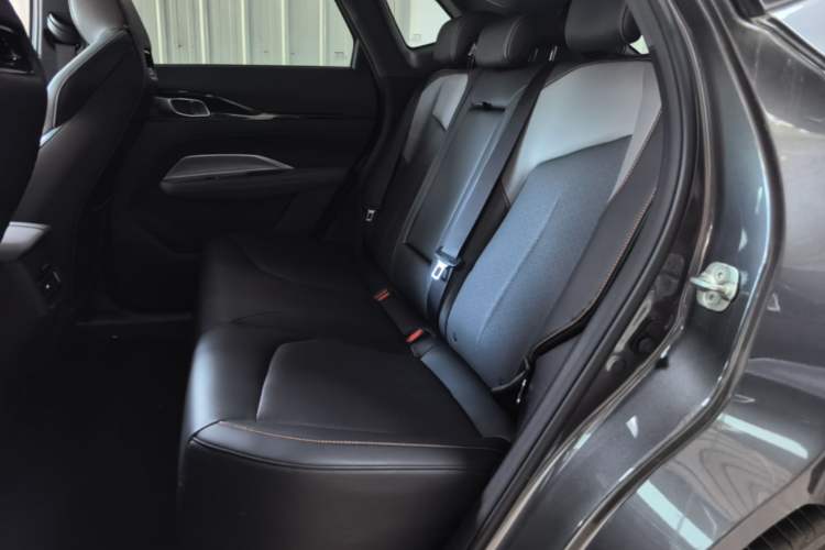 Used CHANGAN OSHAN Z6 2022 Blue Whale 1.5T DCT Smart Edition Urban Version Left Rear Seat