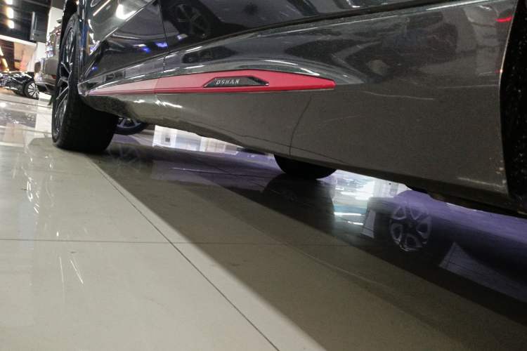 Used CHANGAN OSHAN Z6 2022 Blue Whale 1.5T DCT Smart Edition Left Side Sill
