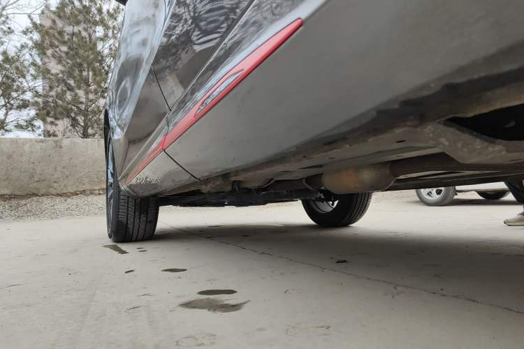 Used CHANGAN OSHAN Z6 2022 Blue Whale 1.5T DCT Smart Edition Urban Version Left Side Sill