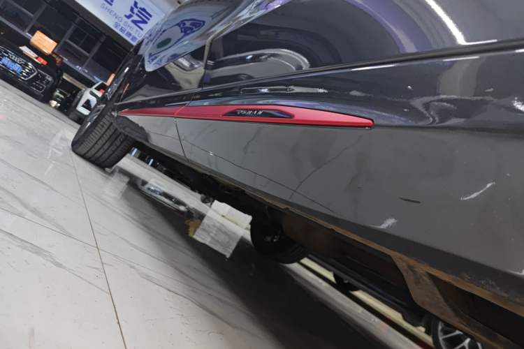 Used CHANGAN OSHAN Z6 2022 Blue Whale 1.5T DCT Smart Edition Urban Version Left Side Sill
