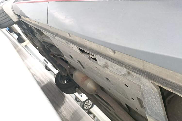 Used CHANGAN OSHAN Z6 2022 Blue Whale 1.5T DCT Smart Edition Left Side Sill