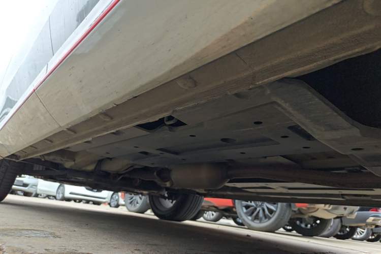Used CHANGAN OSHAN Z6 2022 Blue Whale 1.5T DCT Smart Edition Urban Version Left Side Sill