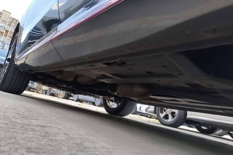Used CHANGAN OSHAN Z6 2022 Blue Whale 1.5T DCT Smart Edition Urban Version Left Side Sill