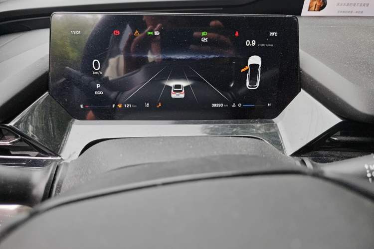 Used CHANGAN OSHAN Z6 2022 Blue Whale 1.5T DCT Smart Edition Odometer Close Up