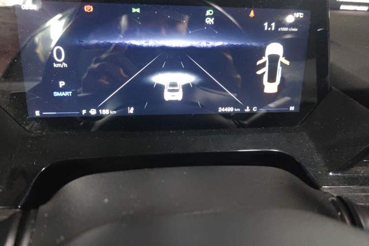 Used CHANGAN OSHAN Z6 2022 Blue Whale 1.5T DCT Smart Edition Odometer Close Up