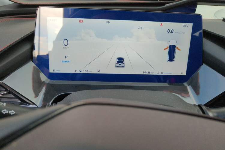 Used CHANGAN OSHAN Z6 2022 Blue Whale 1.5T DCT Smart Navigation Model Odometer Close Up