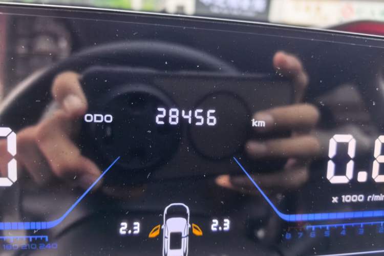 Used CHANGAN OSHAN Z6 2022 Blue Whale 1.5T DCT Luxury Model Odometer Close Up