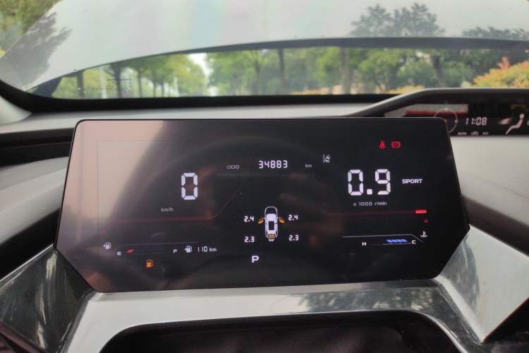 Used CHANGAN OSHAN Z6 2022 Blue Whale 1.5T DCT Luxury Model Odometer Close Up