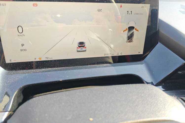 Used CHANGAN OSHAN Z6 2022 Blue Whale 1.5T DCT Smart Edition Odometer Close Up
