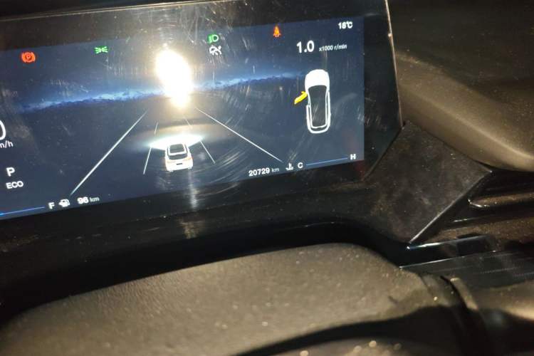 Used CHANGAN OSHAN Z6 2022 Blue Whale 1.5T DCT Smart Edition Odometer Close Up