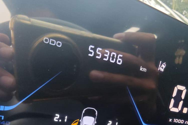 Used CHANGAN OSHAN Z6 2022 Blue Whale 1.5T DCT Luxury Model Odometer Close Up