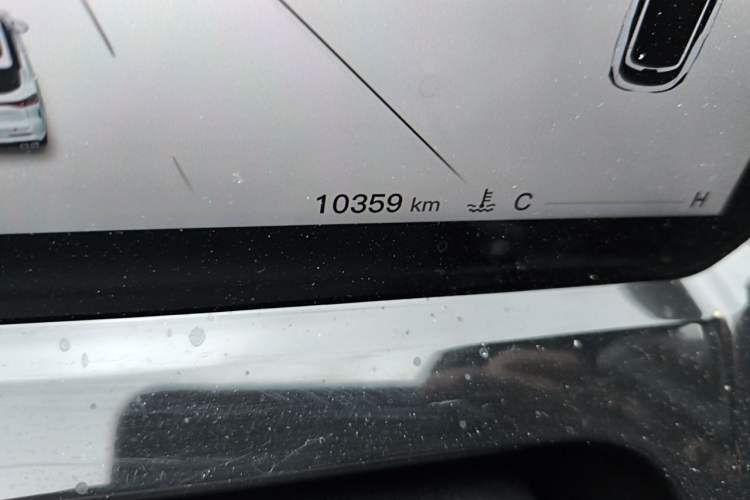 Used CHANGAN OSHAN Z6 2022 Blue Whale 1.5T DCT Luxury Model Odometer Close Up