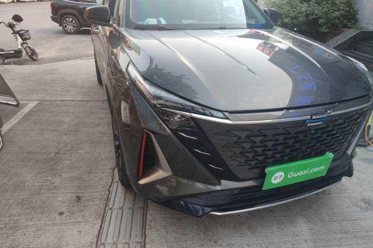 Used CHANGAN OSHAN Z6 2022 Blue Whale 1.5T DCT Smart Edition Urban Version Right Front Headlight