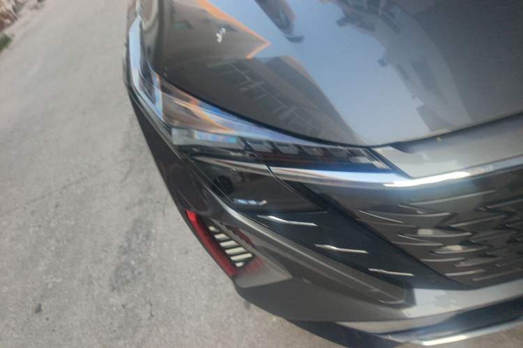 Used CHANGAN OSHAN Z6 2022 Blue Whale 1.5T DCT Smart Edition Right Front Headlight