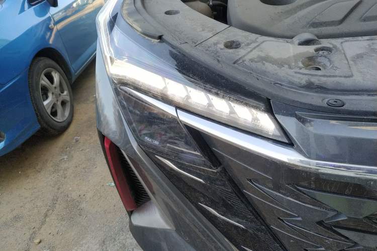 Used CHANGAN OSHAN Z6 2022 Blue Whale 1.5T DCT Smart Edition Right Front Headlight