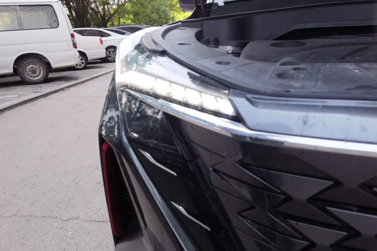 Used CHANGAN OSHAN Z6 2022 Blue Whale 1.5T DCT Smart Edition Urban Version Right Front Headlight