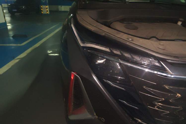 Used CHANGAN OSHAN Z6 2022 Blue Whale 1.5T DCT Luxury Model Right Front Headlight