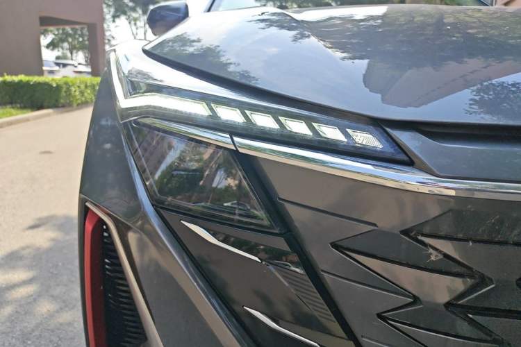 Used CHANGAN OSHAN Z6 2022 Blue Whale 1.5T DCT Smart Edition Urban Version Right Front Headlight