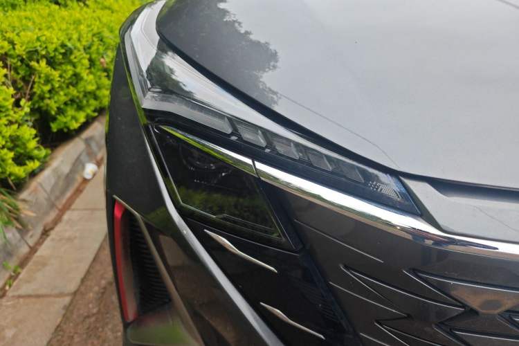 Used CHANGAN OSHAN Z6 2022 Blue Whale 1.5T DCT Luxury Model Right Front Headlight