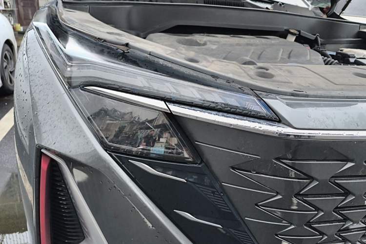 Used CHANGAN OSHAN Z6 2022 Blue Whale 1.5T DCT Luxury Model Right Front Headlight