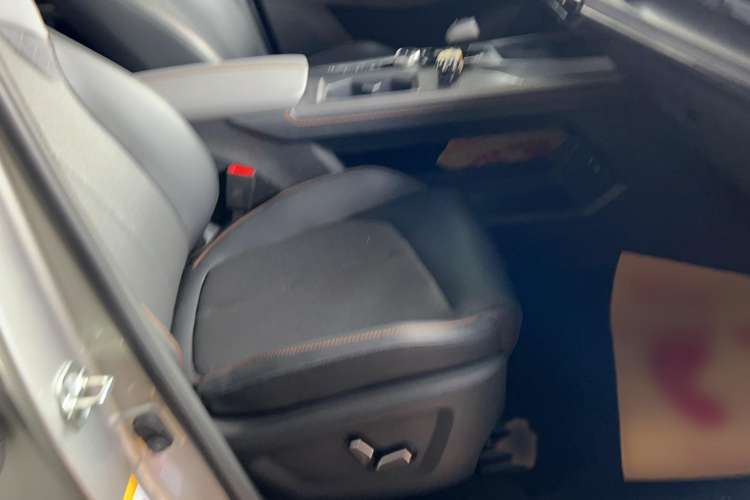 Used CHANGAN OSHAN Z6 2022 Blue Whale 1.5T DCT Smart Edition Urban Version Right Front Seat