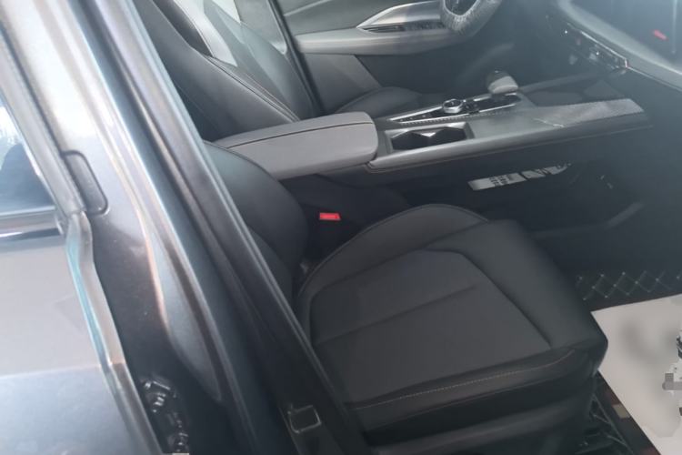 Used CHANGAN OSHAN Z6 2022 Blue Whale 1.5T DCT Smart Edition Right Front Seat