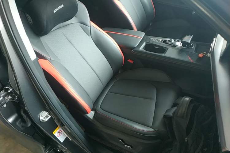 Used CHANGAN OSHAN Z6 2022 Blue Whale 1.5T DCT Smart Navigation Model Right Front Seat
