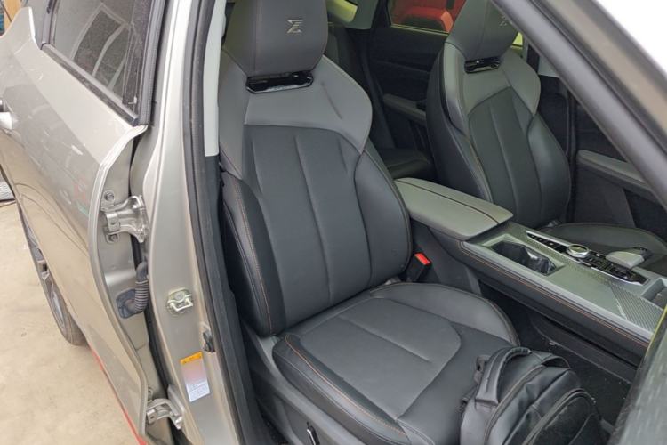Used CHANGAN OSHAN Z6 2022 Blue Whale 1.5T DCT Smart Edition Urban Version Right Front Seat