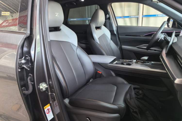Used CHANGAN OSHAN Z6 2022 Blue Whale 1.5T DCT Smart Edition Urban Version Right Front Seat