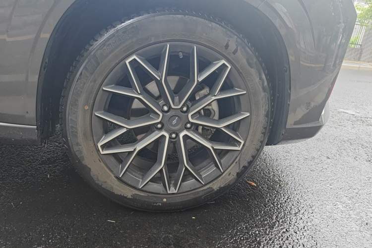 Used CHANGAN OSHAN Z6 2022 Blue Whale 1.5T DCT Smart Edition Right Front Wheel Hub