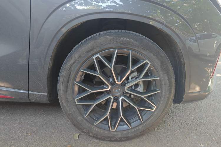 Used CHANGAN OSHAN Z6 2022 Blue Whale 1.5T DCT Smart Edition Urban Version Right Front Wheel Hub