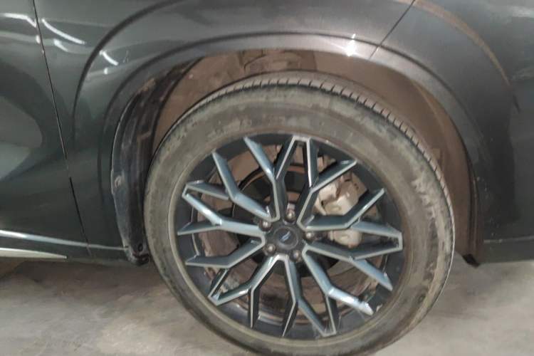 Used CHANGAN OSHAN Z6 2022 Blue Whale 1.5T DCT Smart Edition Right Front Wheel Hub
