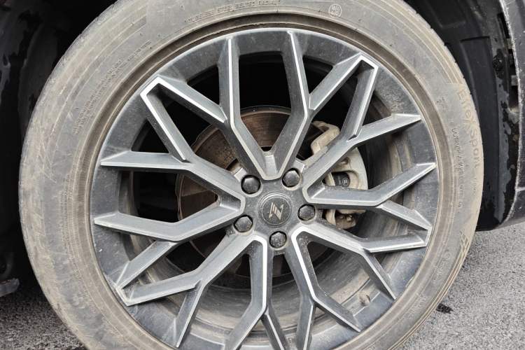 Used CHANGAN OSHAN Z6 2022 Blue Whale 1.5T DCT Smart Edition Right Front Wheel Hub