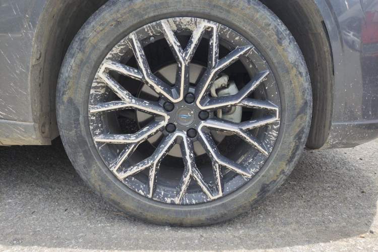 Used CHANGAN OSHAN Z6 2022 Blue Whale 1.5T DCT Smart Edition Urban Version Right Front Wheel Hub