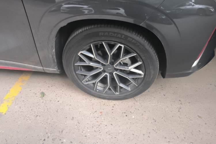 Used CHANGAN OSHAN Z6 2022 Blue Whale 1.5T DCT Smart Edition Right Front Wheel Hub
