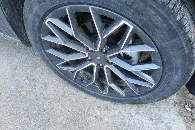 Used CHANGAN OSHAN Z6 2022 Blue Whale 1.5T DCT Smart Edition Right Front Wheel Hub