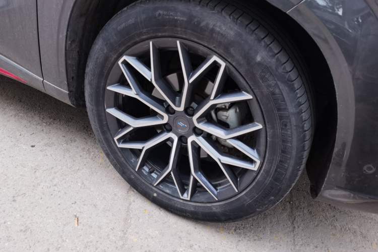 Used CHANGAN OSHAN Z6 2022 Blue Whale 1.5T DCT Smart Edition Urban Version Right Front Wheel Hub
