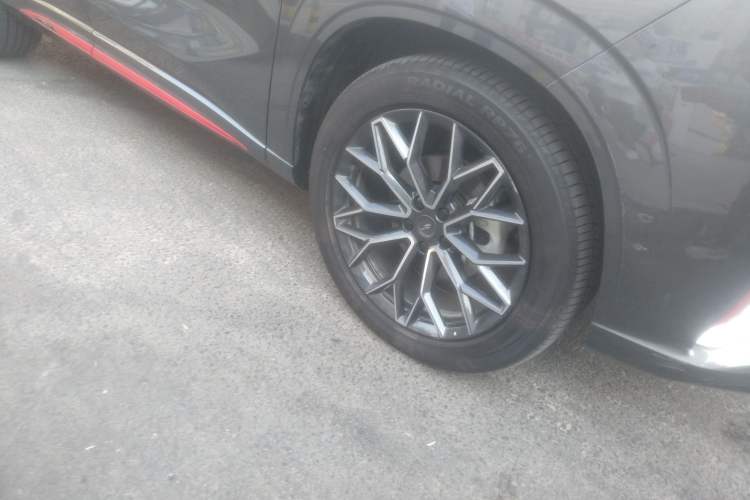 Used CHANGAN OSHAN Z6 2022 Blue Whale 1.5T DCT Smart Edition Urban Version Right Front Wheel Hub