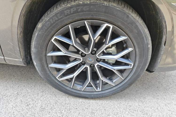 Used CHANGAN OSHAN Z6 2022 Blue Whale 1.5T DCT Smart Edition Urban Version Right Front Wheel Hub
