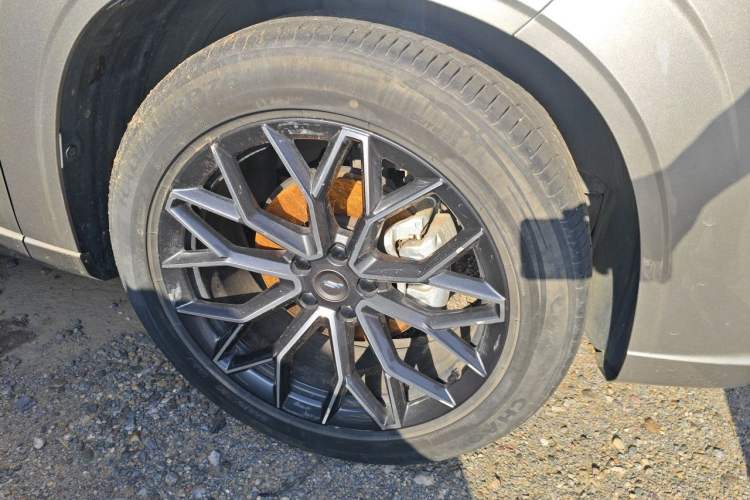 Used CHANGAN OSHAN Z6 2022 Blue Whale 1.5T DCT Smart Edition Right Front Wheel Hub