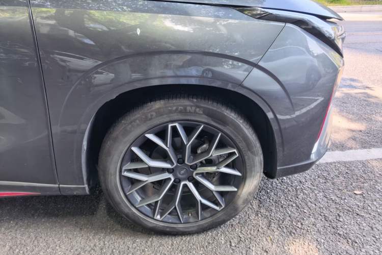 Used CHANGAN OSHAN Z6 2022 Blue Whale 1.5T DCT Smart Edition Urban Version Right Front Wheel Hub