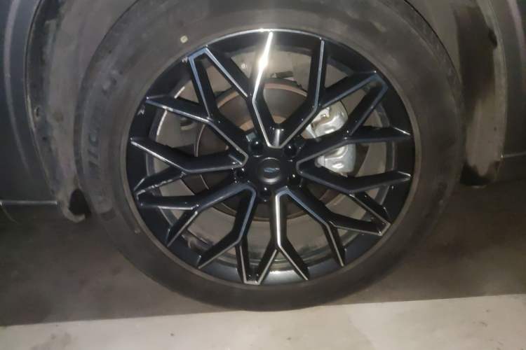 Used CHANGAN OSHAN Z6 2022 Blue Whale 1.5T DCT Smart Navigation Model Right Front Wheel Hub
